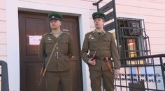 „Uzavreli“ hranice s Rakúskom. Ľudí pri týchto scénach zamrazilo, začínajú spomienky na 17. november