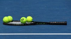 Spala na letisku, nepomohol ani otec Ukrajinec z OSN. Poliaci ruskú tenistku nepustili do lietadla