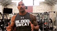 Po Ice Bucket Challenge sa internetom šíri nová výzva. Zapojil sa aj The Rock