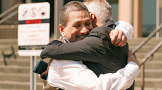 V roku 1987 ho odsúdili za to, čo nespáchal. Teraz sa po 35 rokoch dostal na slobodu vďaka seriálu