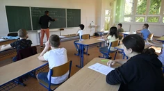 Financovanie neštátnych škôl sa má zmeniť. Ak budú vyberať školné, môžu prísť o pätinu príspevku na žiaka