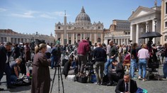 Do Ríma smerujú tisíce novinárov z celého sveta. Dianie budeme priamo vo Vatikáne sledovať aj my