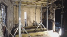 Prešovská bytovka týždeň po požiari: Časť obyvateľov sa nemôže vrátiť, kým nespevnia poškodený strop