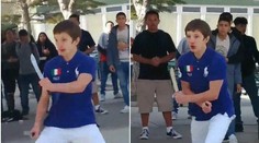 Dramatické video z americkej školy: Policajt postrelil študenta s veľkými nožmi