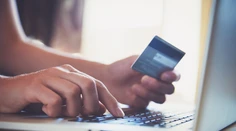 Pozor na tieto rizikové e-shopy. Ako sa nenechať oklamať pri nákupe vianočných darčekov?