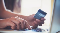 Podvodníci útočia na ľudí aj cez e-shopy. Poradíme, ako sa nestať ich obeťou