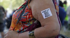 Vo Francúzsku demonštrovali tisíce ľudí kvôli covidpasom potrebným k vstupu do prevádzok