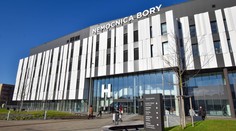 Kým štátne zariadenia čaká kolaps, Penta ukázala svoju novú nemocnicu. Pozrite sa, ako to v nej vyzerá