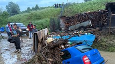 FOTO a VIDEO: Zaplavené cesty a autá v priekopách. V Rokycanoch vyhlásili po búrke mimoriadnu situáciu