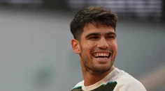 Roland Garros: Alcaraz postúpil po suverénnej výhre. Na ceste do finále sa ho pokúsi zastaviť mladý Talian