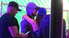 Maskovanie mu nepomohlo: Slávneho herca prichytili s oveľa mladšou kráskou