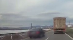 Od čelnej zrážky ich delili len sekundy. Bezohľadný vodič obiehal kamión v zákrute