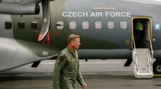 České armádne lietadlo s tímom lekárov zachránili život slovenskému bábätku