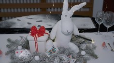 Precízne stoly, farebné nápady a rozprávky: Študenti Hotelovej akadémie ukázali čaro Vianoc