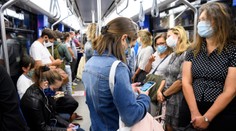 Švajčiarsko po prvý raz zaviedlo povinné nosenie rúšok v MHD