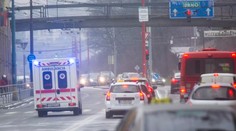 Mrznúci dážď skomplikoval dopravu vna západnom Slovensku