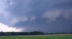 Nemeckom sa prehnalo tornádo, v Česku padali ľadové krúpy