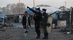 Džungľa v Calais stále nie je prázdna, nocovali v nej aj deti