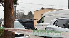 Manžel volal záchranárov s tým, že žene je zle. Našli ju dobodanú na smrť v posteli v Ružinove