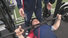 Z bazéna na lavičku: Martin Batka ukazuje, že hendikep neznamená prekážku