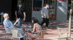 Na verejnosti už iba s rúškom. Madrid sprísňuje opatrenia proti šíreniu COVID-19
