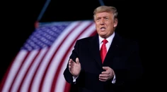 Trump stále odmieta prijať porážku: „Biely dom nedobyjú, budeme bojovať!"