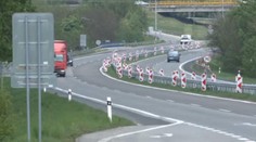 Po diaľnici pomalšie ako po bežnej ceste. A cestári si ešte počkajú