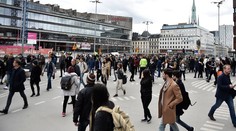 Švédsko pre obavy z tretej vlny pandémie sprísňuje opatrenia