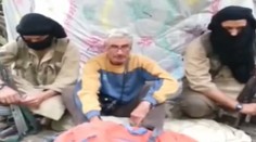 Militanti zverejnili ďalšie video. Tentokrát s uneseným Francúzom