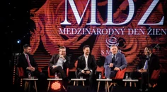 Smerácke MDŽ sa stali tradíciou. Opozičné političky odkazujú, že karafiát nestačí