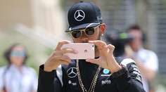 Hamiltonovi fanúšikovia budú smútiť, ich miláčik dostal zákaz