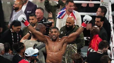 VIDEO: Hviezdny boxer Anthony Joshua mal nehodu v Afrike. Dvaja ľudia zahynuli