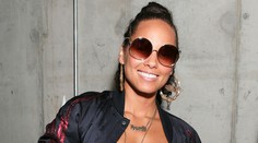 Alicia Keys má nový účes. Vyzerá ako papagáj