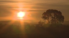 Jedni hovoria, že už je leto, druhí v kalendári vidia ešte jar. Ako to teda je?