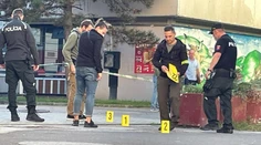 Vystrašení susedia prehovorili o vyčíňaní strelca (†32): Okoloidúcich zasiahli guľky, policajta bodol do krku