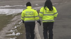 V obci pri Svidníku dozerajú na poriadok či bezpečnosť školákov iba ženy. Rešpektujú ich komunita aj deti