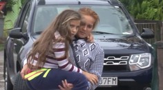 V Kolárove zrazil vodič na priechode dve malé školáčky. Príbuzní začali kopať do auta