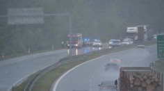 Tragická nehoda na D1: Zahynul aj príslušník ZVJS, keď sa snažil zachraňovať životy iných