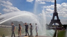 Francúzi vyhlásili Paríž a Marseille spolu s ich okolím za rizikové zóny