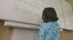 Deti namiesto školy vypĺňajú pracovné listy. Rodičia nechcú, aby dochádzali 20 kilometrov