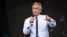 Trumpa chce vyzvať v súboji o Biely dom člen slávneho klanu Kennedyovcov