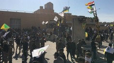 Stúpenci šiitských milícií vtrhli na americkú ambasádu v Bagdade, USA evakuujú diplomatov