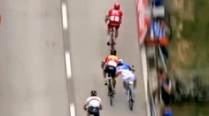 VIDEO Kontakt na hrane pravidiel: Sagan mal tesne pred cieľom problém s Démarem