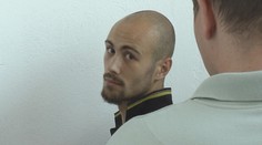 Stopár, ktorý mlátil matku kameňom, sa postavil pred súd. Čin ľutuje