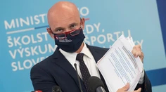 Vysoké školy odmietli Gröhlingov návrh. Akademický rok začnú podľa plánu