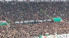 Priaznivci Ferencvárosu hrubo urážali Slovensko. Počas zápasu vytiahli vulgárny transparent