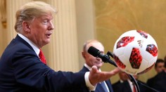 Putin daroval Trumpovi špeciálny darček, hodil ho po manželke