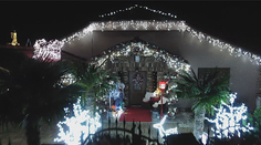 Soby, sane a kilometre svetiel: Dom na juhu Slovenska ohromí vianočnou výzdobou