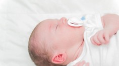 Curaprox z trhu sťahuje detské cumlíky. Rodičov vyzýva, aby viaceré šarže okamžite prestali používať