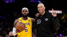 LeBron James sa stal najlepším strelcom histórie NBA. Gratulovala mu legenda, ktorú prekonal